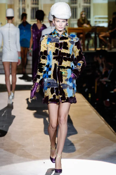 Look 12